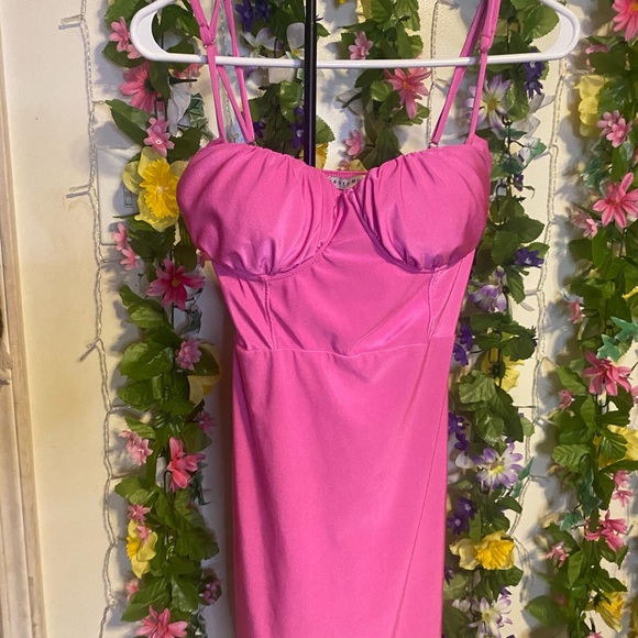 Pink dress - Picture 3 of 4